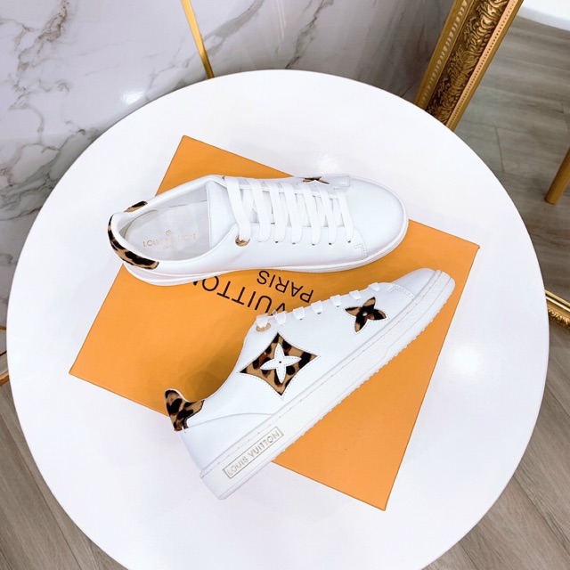 Sneaker hoạ tiết