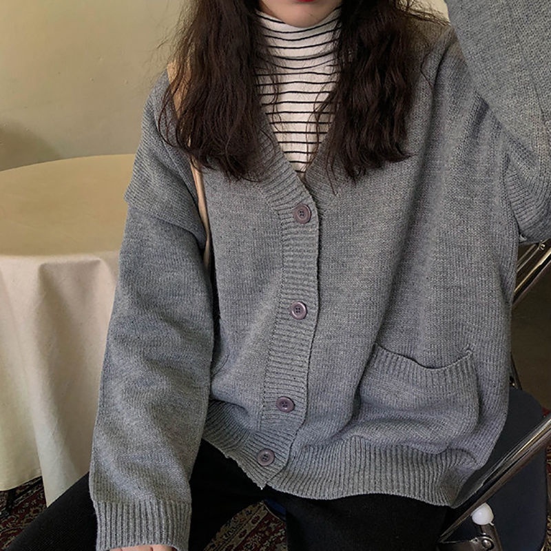 Áo khoác cardigan dệt kim cổ chữ V dáng rộng dài vừa phải đính nút màu đỏ cho phụ nữ lớn tuổi