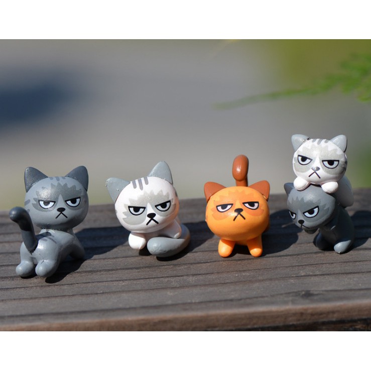 Mô hình mèo hoàng thượng tức giận để bàn