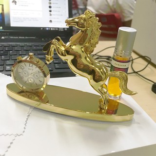 Nước hoa đồng hồ và con ngựa trang trí Taplo ô tô