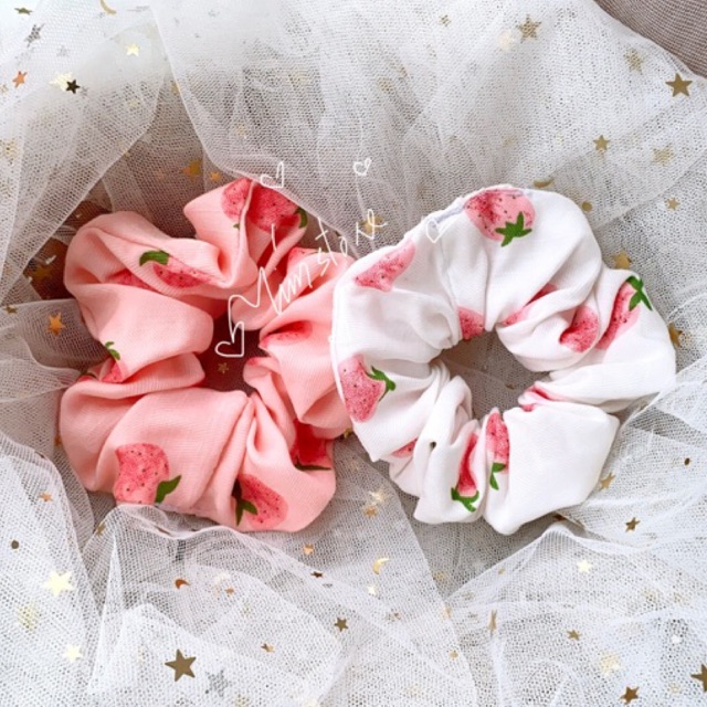 {Ảnh thật}SCRUNCHIES DÂU CUTE - CỘT TÓC VẢI THỜI TRANG NỮ HOT TREND GIÁ RẺ