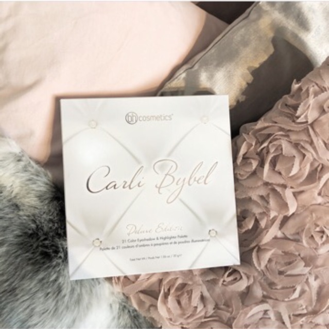 Bảng màu mắt Eye shadow palette Carli Bybel