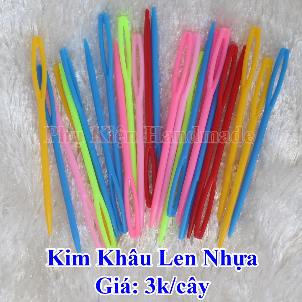 Kim Khâu Len Nhựa 3k/cây (giao màu ngẫu nhiên)