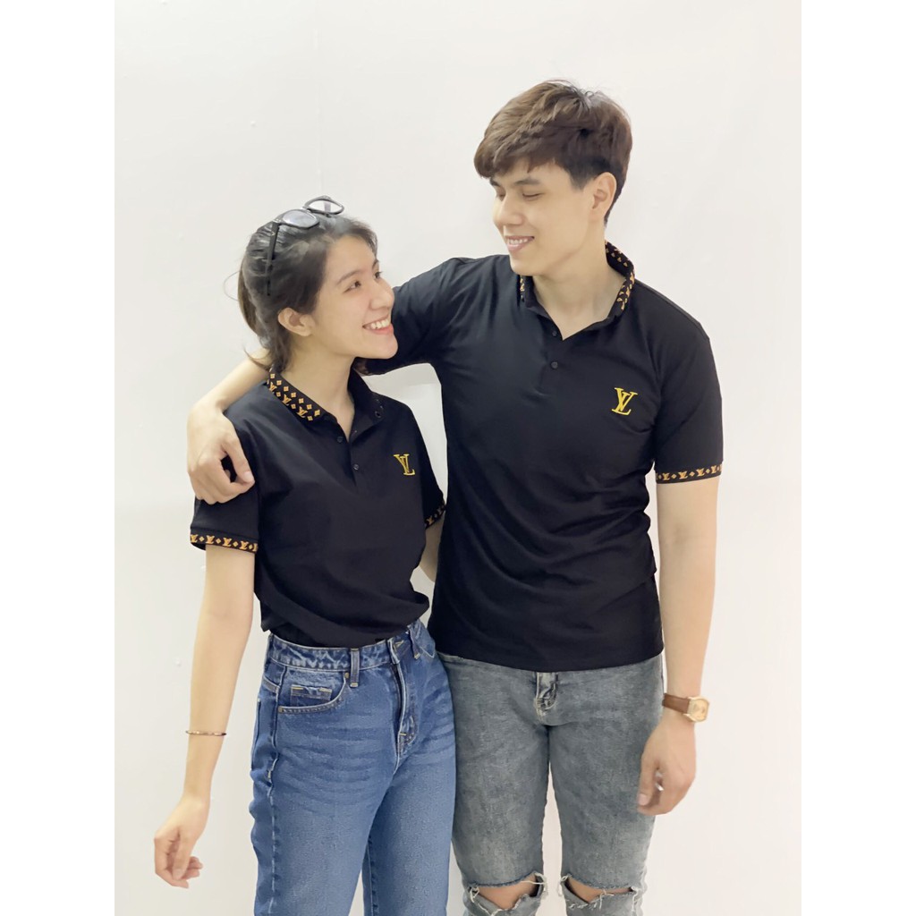 Áo thun nam cổ trụ tay ngắn phối ngực họa tiết logo LV phối cổ,ống tay hình LV áo chất cotton thoáng mát thời trang hè
