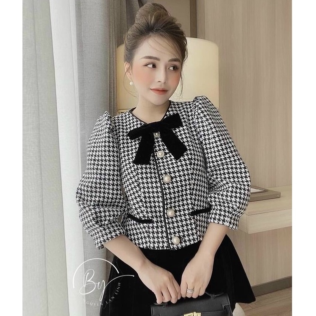 Áo khoác dạ kẻ cổ nơ sang trọng