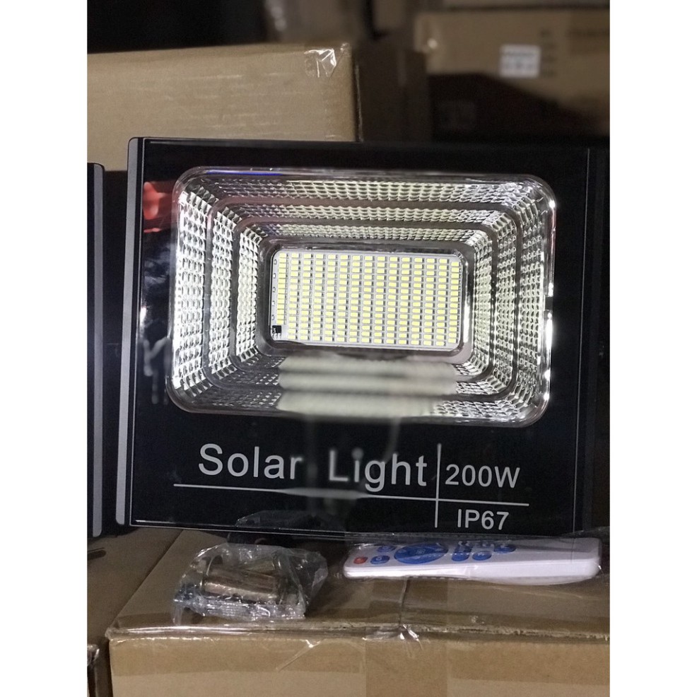 Đèn pha led năng lượng mặt trời 200w chống nước IP67 Vỏ Nhôm Đúc có Giấy Bảo Hành .
