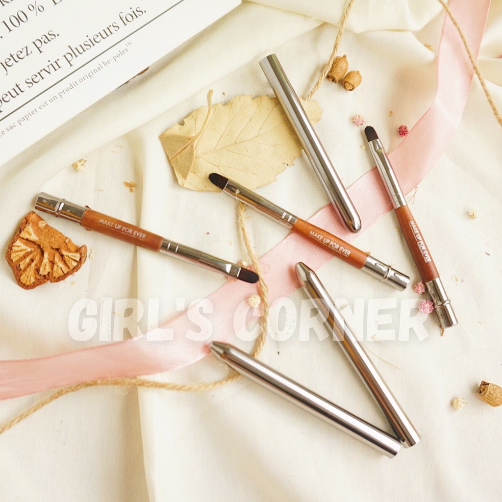 Cọ Môi Makeup Forever 304 Có Nắp Đậy