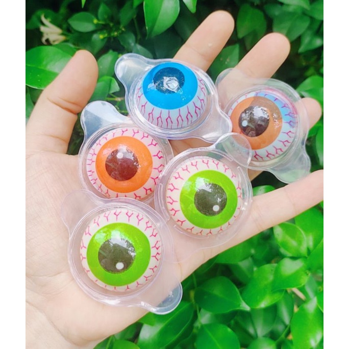 1 cái kẹo gummy con mắt halloween