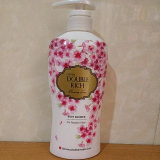 Sữa tắm DOUBLE RICH 550g Blooming Love