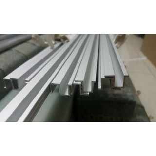 Ray lùa tủ quần áo (loại dầy đẹp) giá cho 4c 1m