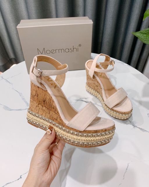 Sandal xuồng ZARA bản da quai ngang cực dễ đi, đế siêu nhẹ tôn dáng mà nhẹ tênh

Sz:35-38
Fullbox