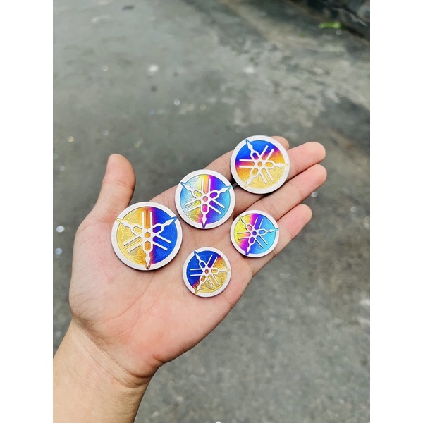 Tem Titan Logo Yamaha Dán Đầu Xê,Đuôi Đèn,Biển số v.v