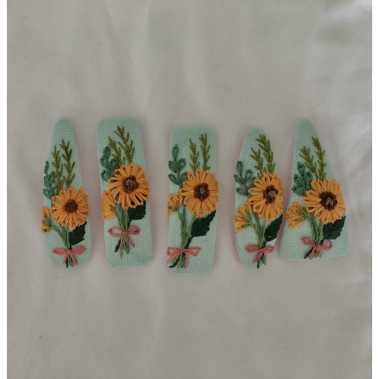 Kẹp thêu handmade