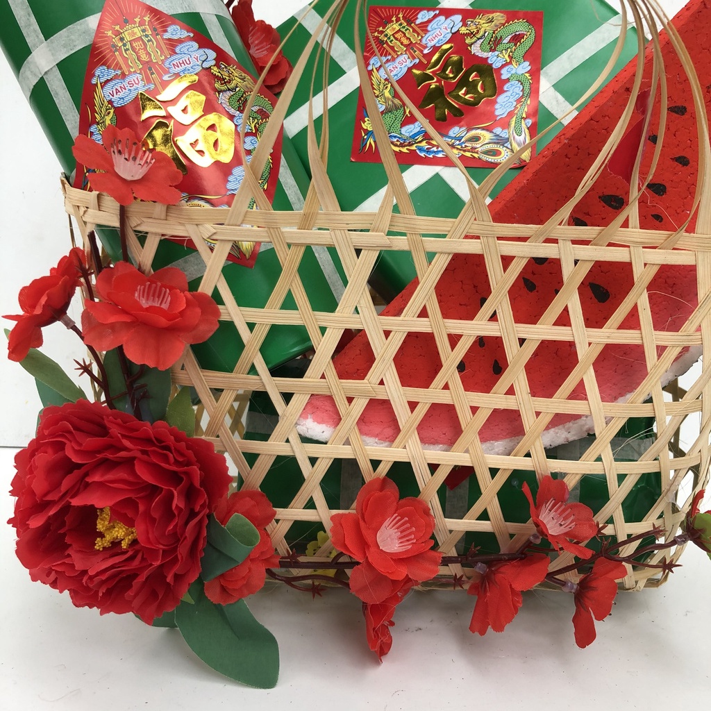 Làn đựng bánh chưng, bánh tét, giò, dưa hấu treo tường hoặc để bàn trang trí Tết