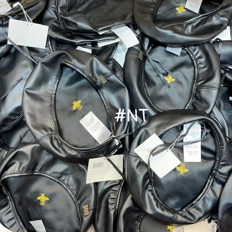 Mũ nồi Beret da bóng cao cấp, màu đen quyến rũ, logo Di'or đồng sáng bóng sang chảnh