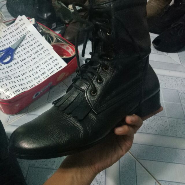 Giày boot