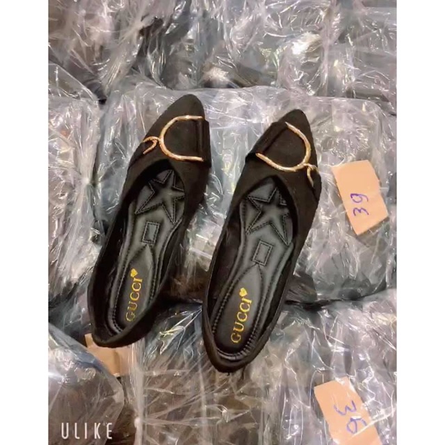 Giày bệt khuy chữ U