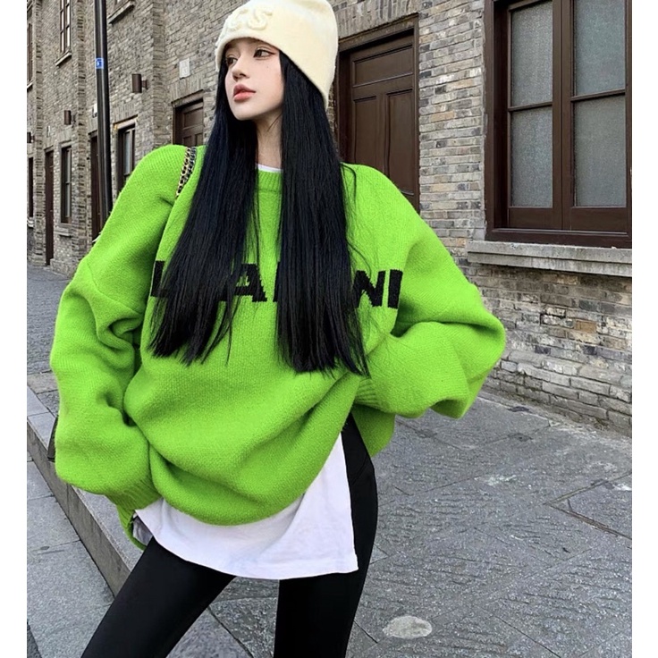 Áo sweater thêu pattani màu xanh nhẹ nhàng fom rộng thêu chữ chắc chắn