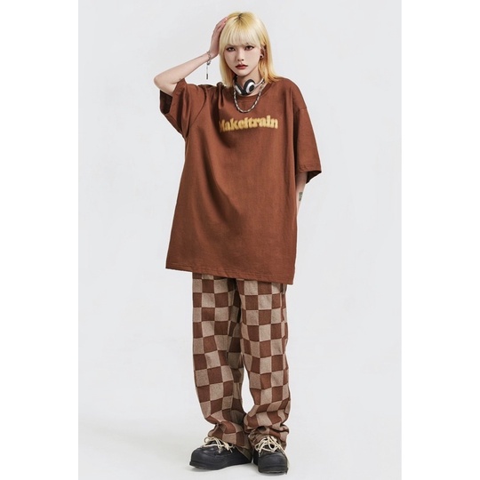 Set bộ áo thun nâu tay lỡ kèm quần kaki kẻ caro in chữ MAKEI.TRAIN unisex Nhungkudostore