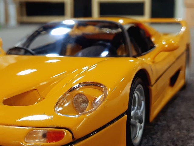 Xe Mô Hình Ferrari F50 Vàng tỉ lệ 1:18 hãng Bburago