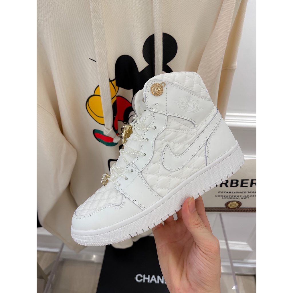 Già sneaker nữ cao cổ da thật cao cấp 𝘾𝙝𝙖𝙣𝙚𝙡 𝘾𝙝𝙖𝙣n𝙚𝙡 CN kiểu dáng nữ tính, trẻ trung