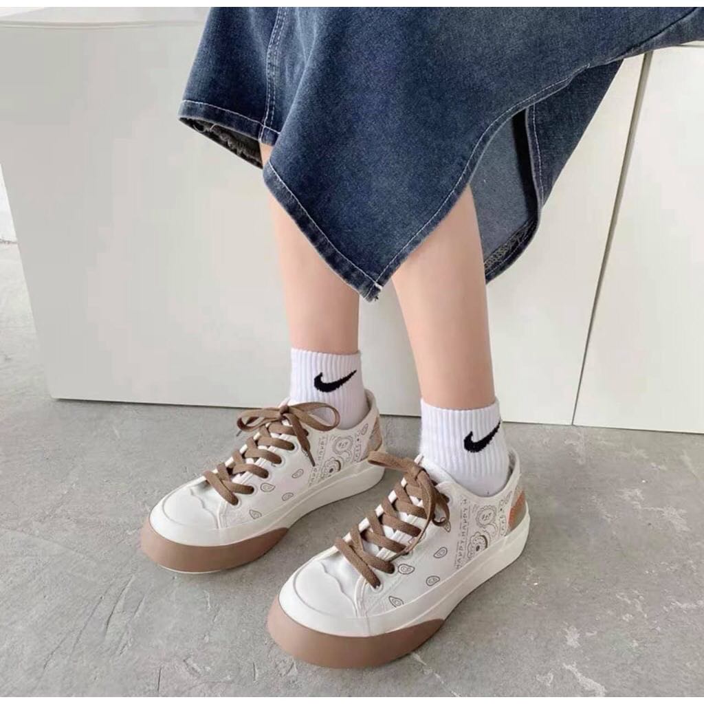 Già sneaker họa tiết Chibi đế dày