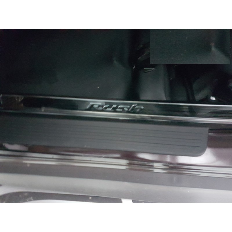 Ốp Bậc Cửa, Nẹp Bước Chân Toyota Rush 2018 2019 2020 mẫu TITAN Cao Cấp trang trí chống xước bậc cửa xe