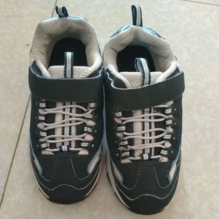 Giày thể thao trẻ em