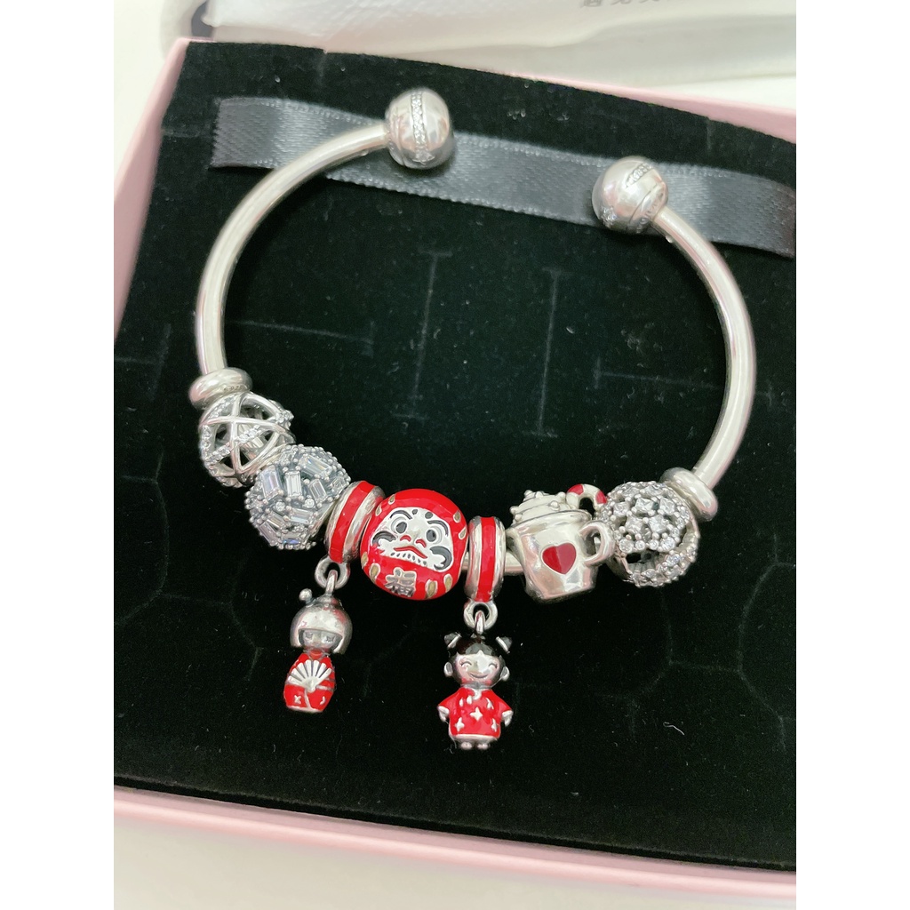 Hạt chạm khắc thành đá quý trang nhã