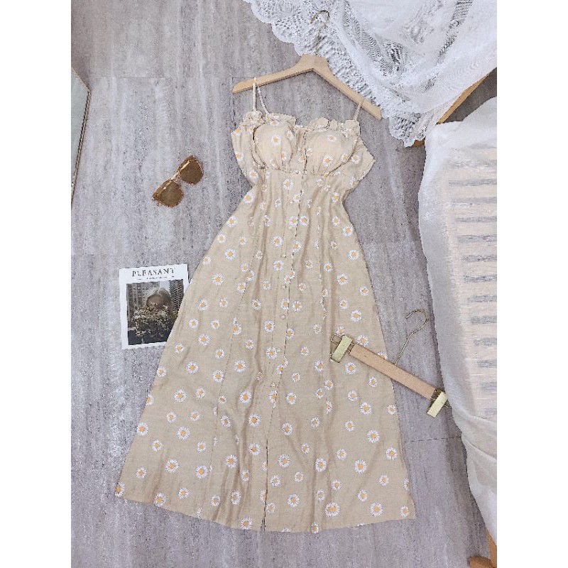 Maxi linen hoa cúc 2 dây, ngực lót bra, nhíu ply | BigBuy360 - bigbuy360.vn