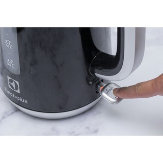 Bình siêu tốc Electrolux (Thụy Điển) EEK3505 1.7 lít (Mới 100%, bảo hành 12 tháng chính hãng)
