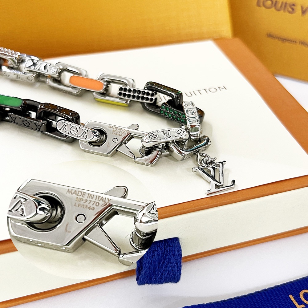 Vòng tay thời trang nam cao cấp 𝑳𝒐𝒖𝒊𝒔 𝑽𝒖𝒊𝒕𝒕𝒐𝒏 LV sành điệu, phong cách