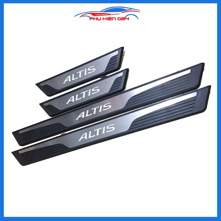 Bộ 4 nẹp bước chân ốp bậc cửa ngoài có đèn Altis 2014-2015-2016-2017-2018-2019-2020-2021