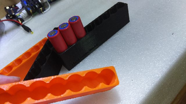 Giá đỡ pin 18650 dùng cố định pin cho máy hàn cell