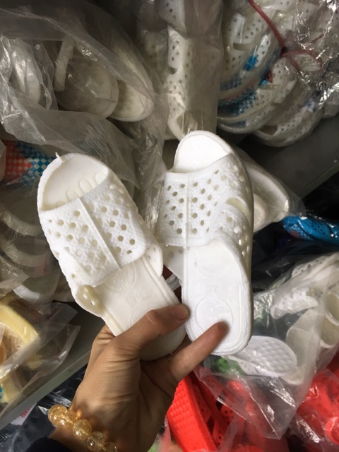 Dép tổ ong màu trẻ em đủ 4 màu.