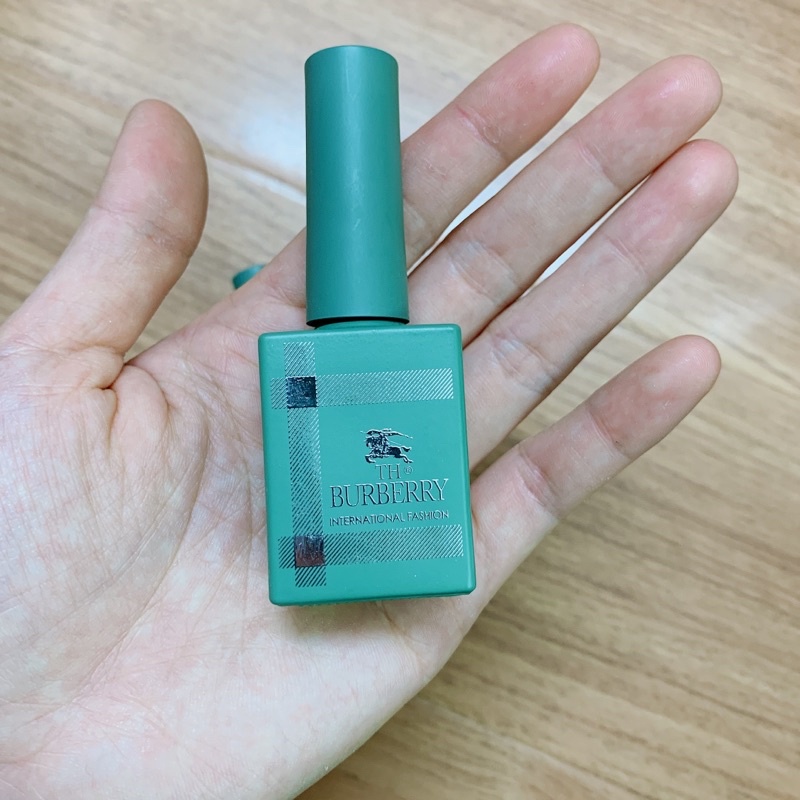 Sơn gel Burberry màu đen, Sơn gel Burberry màu trắng - LanChiNail