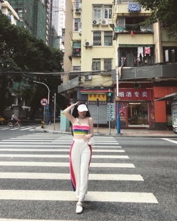 Mũ lưỡi trai nửa đầu