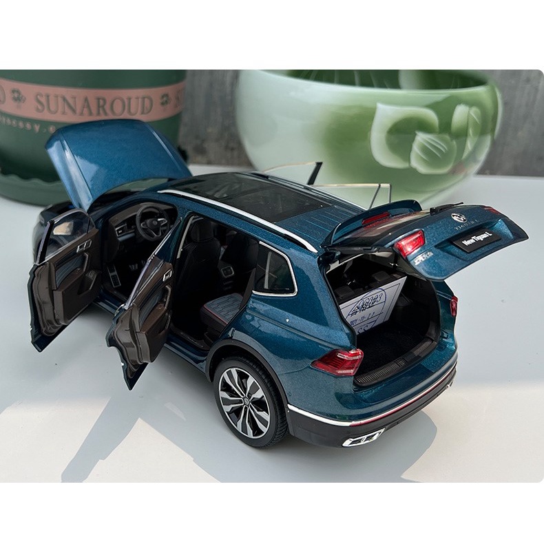 Mô hình xe Volkswagen TIGUAN L 2022 SUV tỉ lệ 1:18