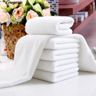 Khăn tắm màu trắng thấm hút tốt tiện dụng