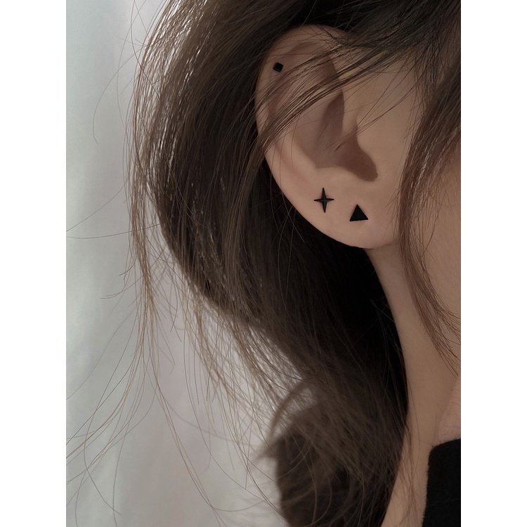 Đôi khuyên tai mặt hình tam giác/ vuông/ ngôi sao màu bạc/ màu đen đơn giản cá tính dành cho nữ