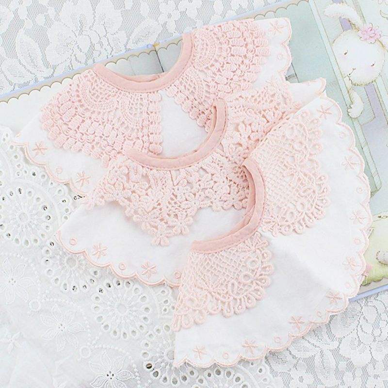 Yếm Ăn Vải Ren Hoa Xinh Xắn Cho Bé