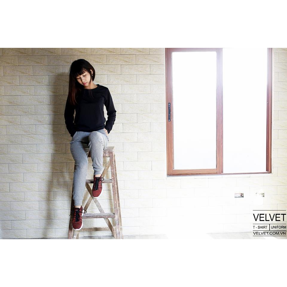 Áo thun đen dài tay chất cotton cổ tròn form rộng cho nam nữ | BigBuy360 - bigbuy360.vn