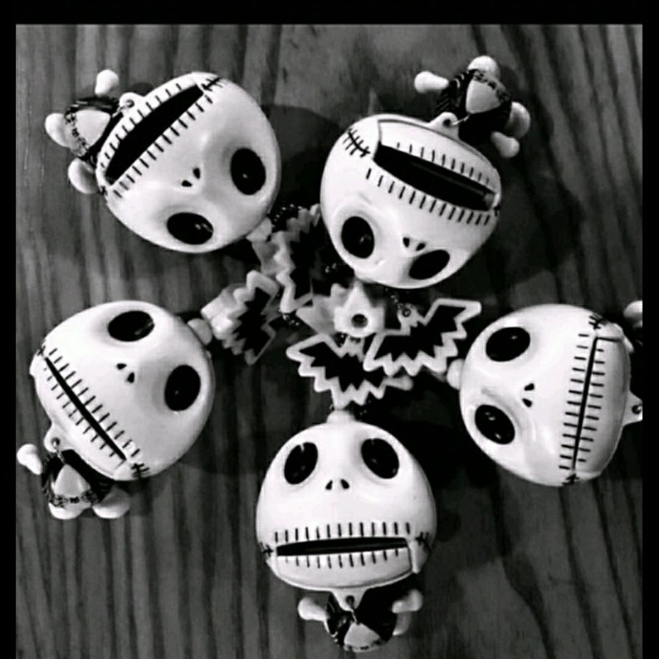 Holiday Funny Toys Small Gifts Keychains Pull Line Skull Rack Halloween Punk Gothic Pendant Small Gift Backpack Pendant Small Toy