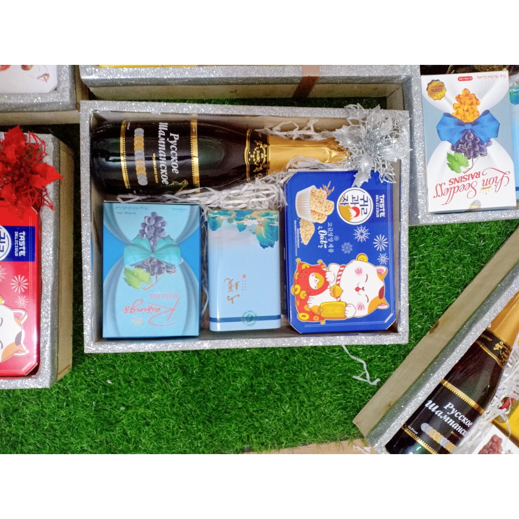 (Hình thật) Giỏ Quà Tết Bánh Kẹo Nhập Khẩu Chính Hãng Ship Hoả Tốc đồng giá 195k | BigBuy360 - bigbuy360.vn