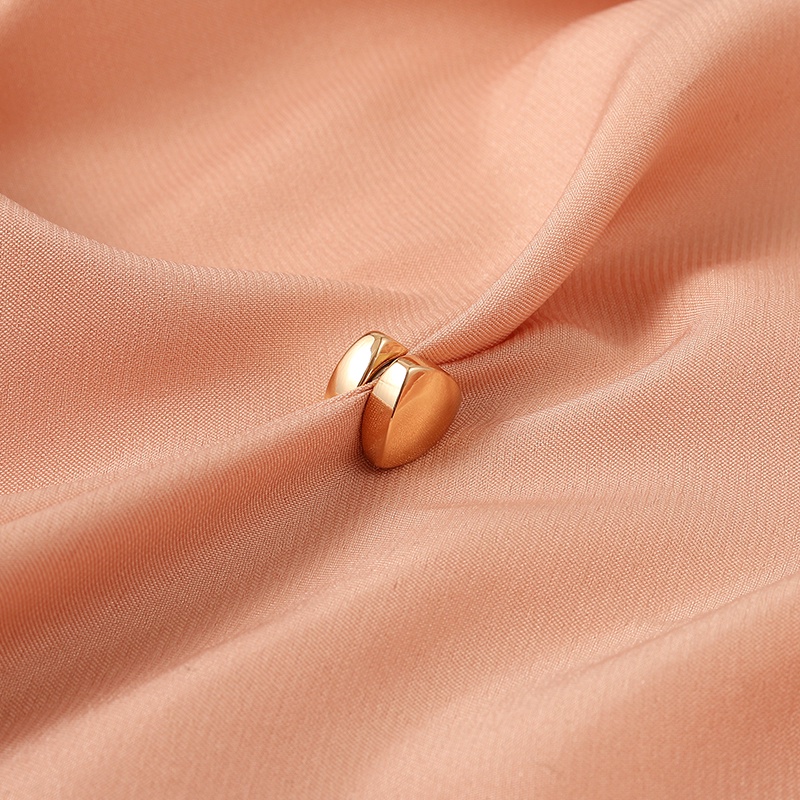 Ghim Cài Áo Hình Tam Giác Thiết Kế Tinh Tế