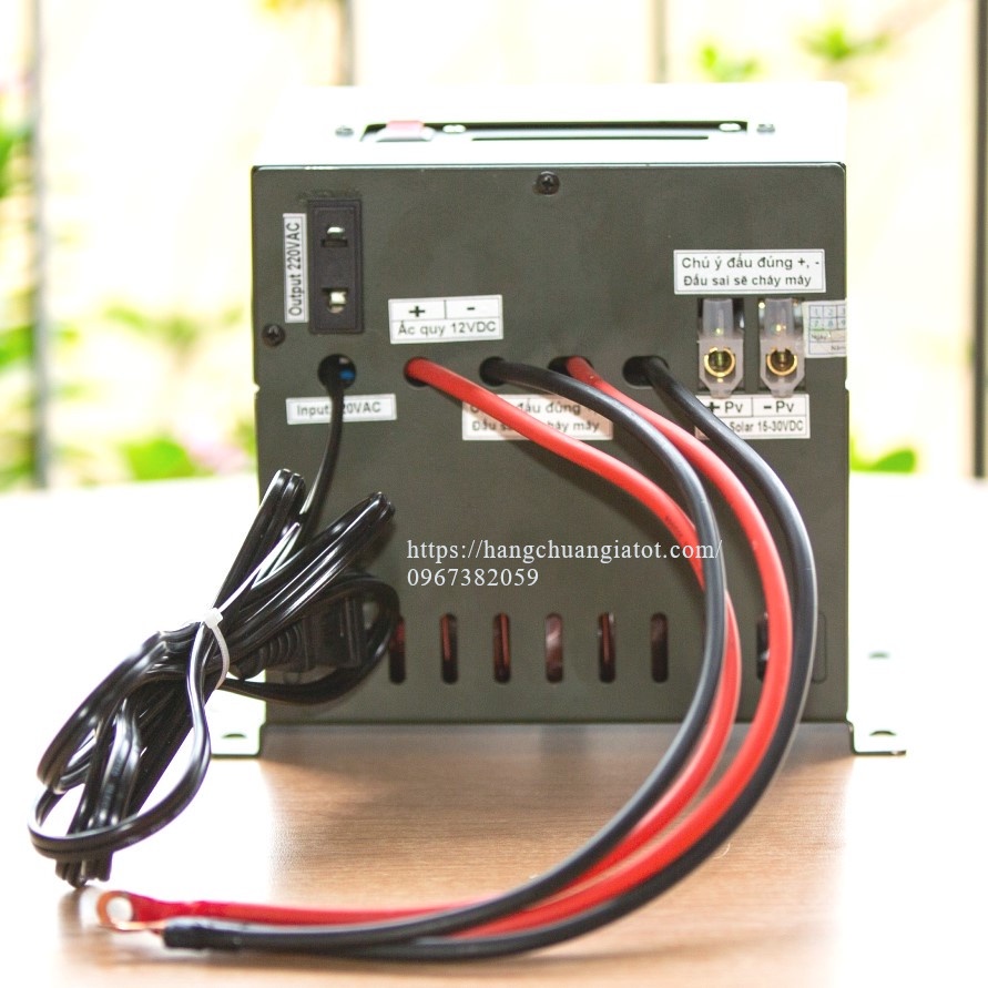 Máy hòa lưới điện tấm pin năng lượng mặt trời Inverter Solar 12V/600W Nhật Bản kiêm sạc bình ắc quy