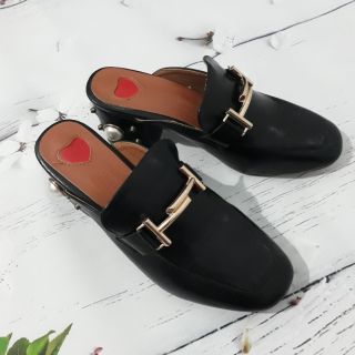 Giày xinh giá lung linh