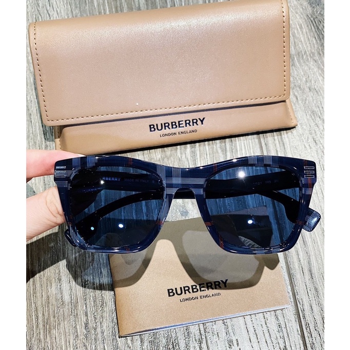 Mắt kính Burberry chanh xả - Đẹp từ mọi góc nhìn  Style unisex nam nữ đeo đều đẹp
