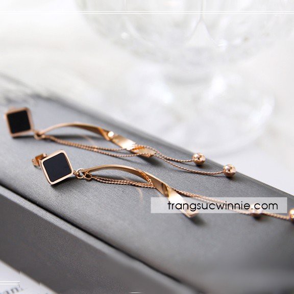 Hoa tai nữ titan rhombus dây