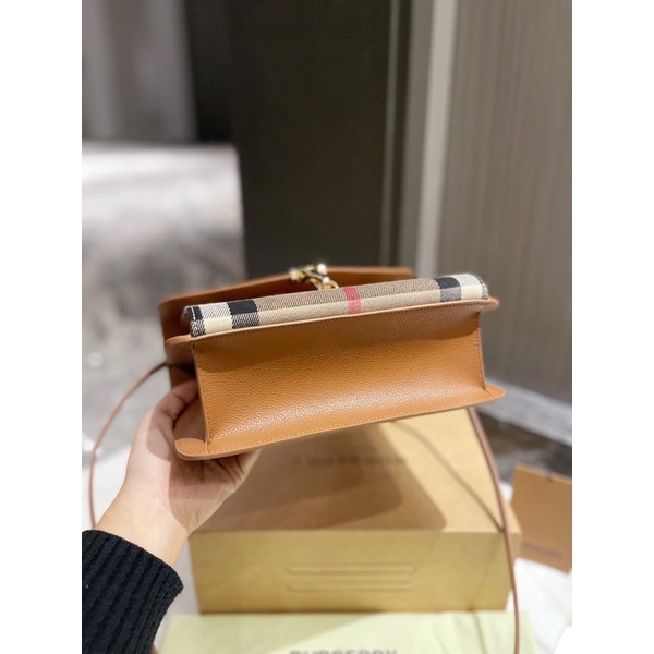 Túi xách Burberry size 25cm nhiều màu .